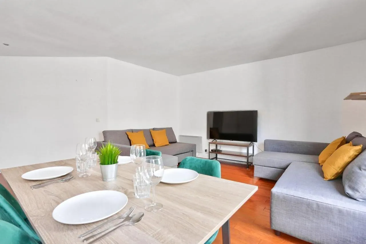 Appartement Quartier Republique Parigi 0*,  Francia
