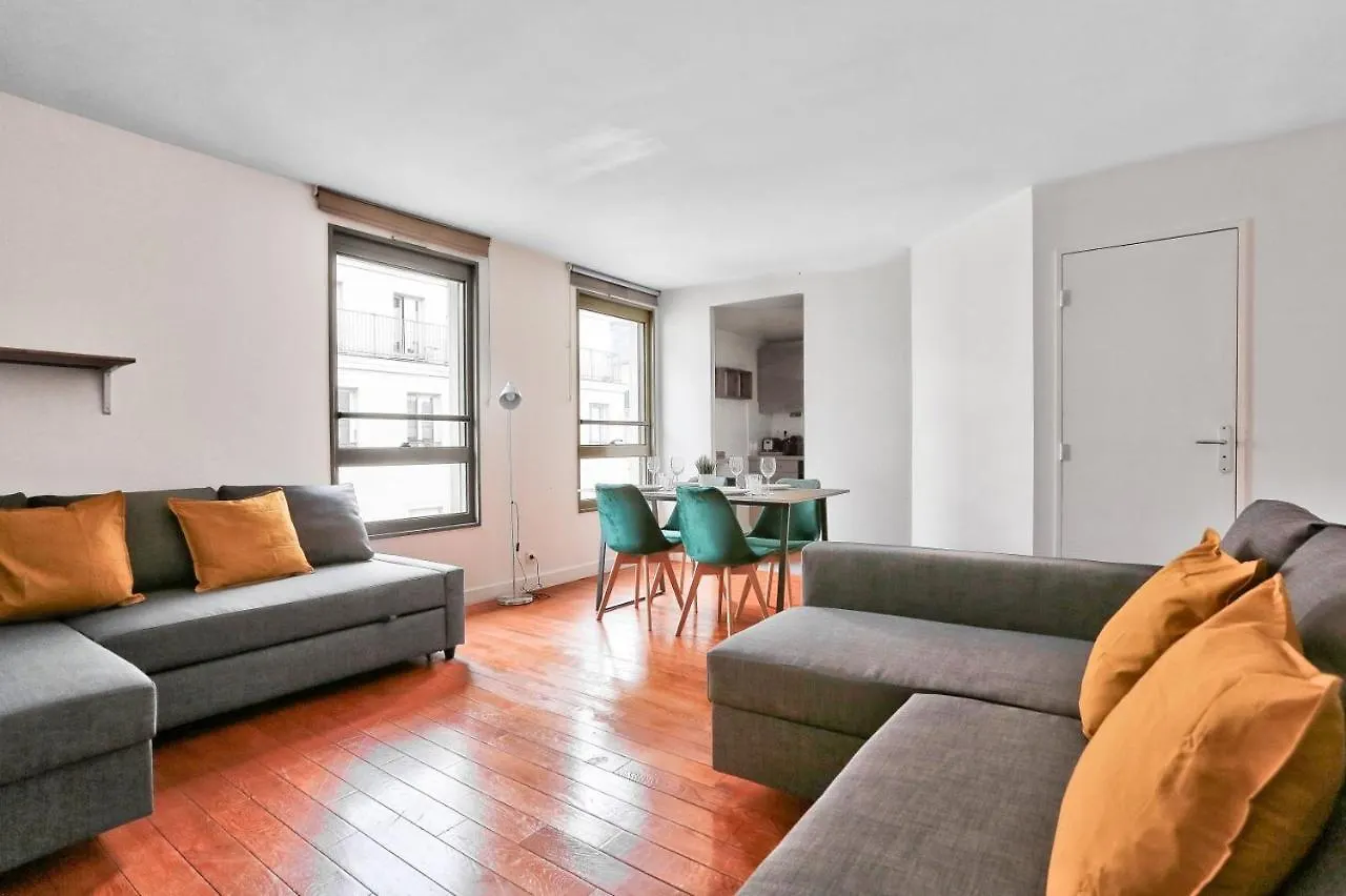 Appartement Quartier Republique Parigi 0*,