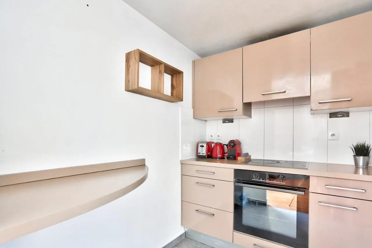 Appartement Quartier Republique Parigi 0*,