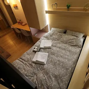 https://deluxe-studio-old-center-panoramic-view-terrace.bucharesthotelsnow.com