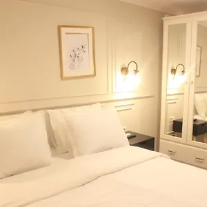 https://victoria-central-apartments.bucharesthotelsnow.com